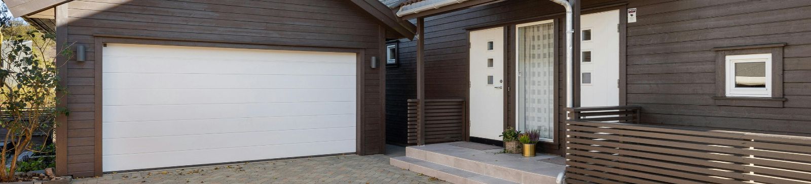 Contemporary home with new white sectional garage door installed by Garage Door Repair Altadena